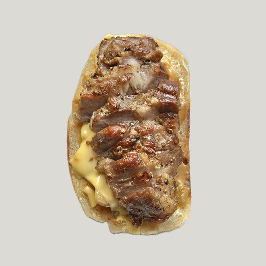 แซนวิสหมูย่าง ครีมชีสกระเทียมอบ ชีส (grilled pork cream garlics & cheese)